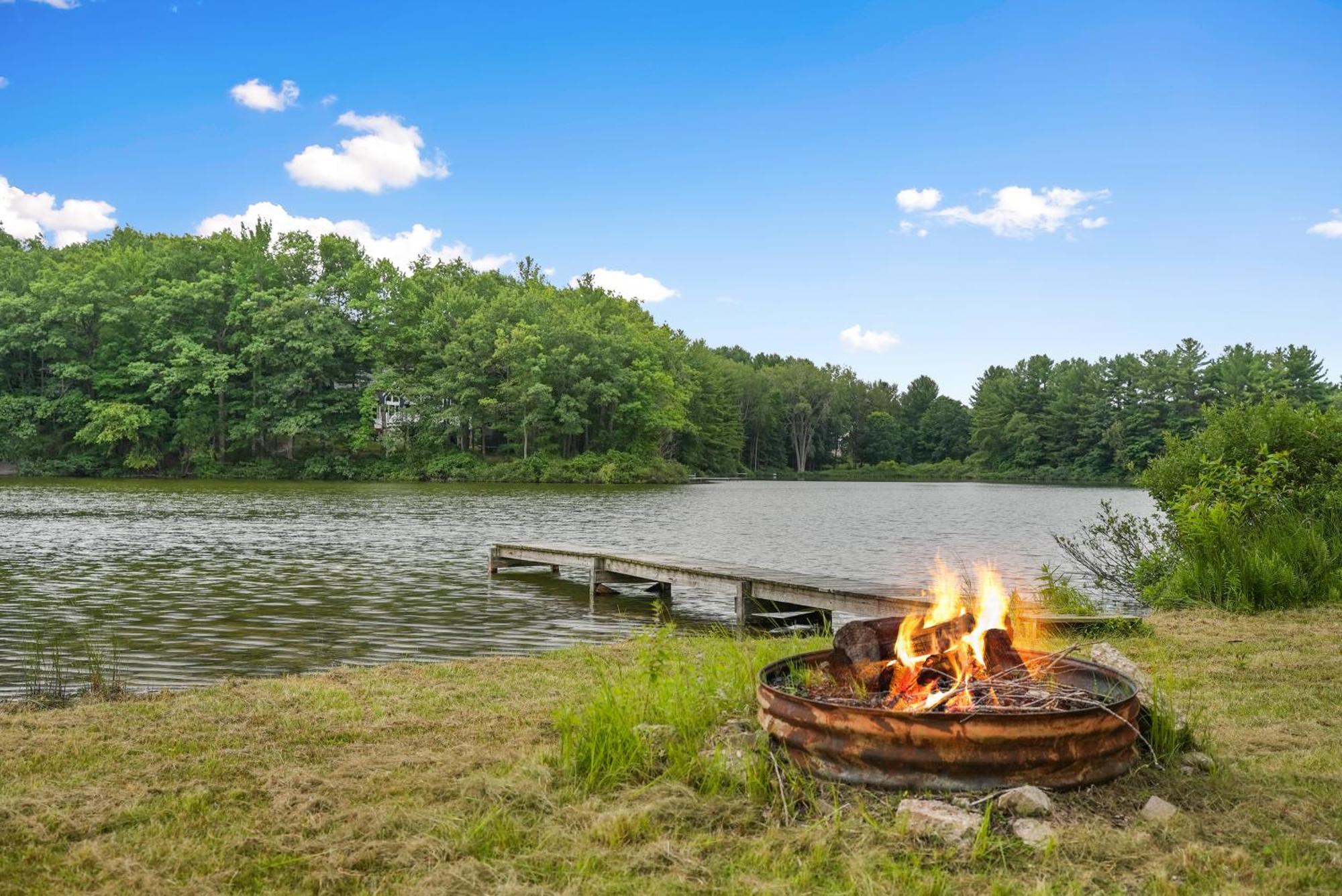 Lakefront Paradise 4 Bedroom Home W Direct Lake Access, Pets Ok Traverse City Exterior photo