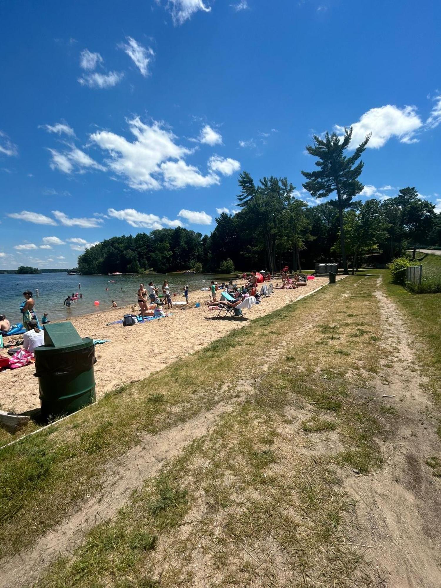 Lakefront Paradise 4 Bedroom Home W Direct Lake Access, Pets Ok Traverse City Exterior photo